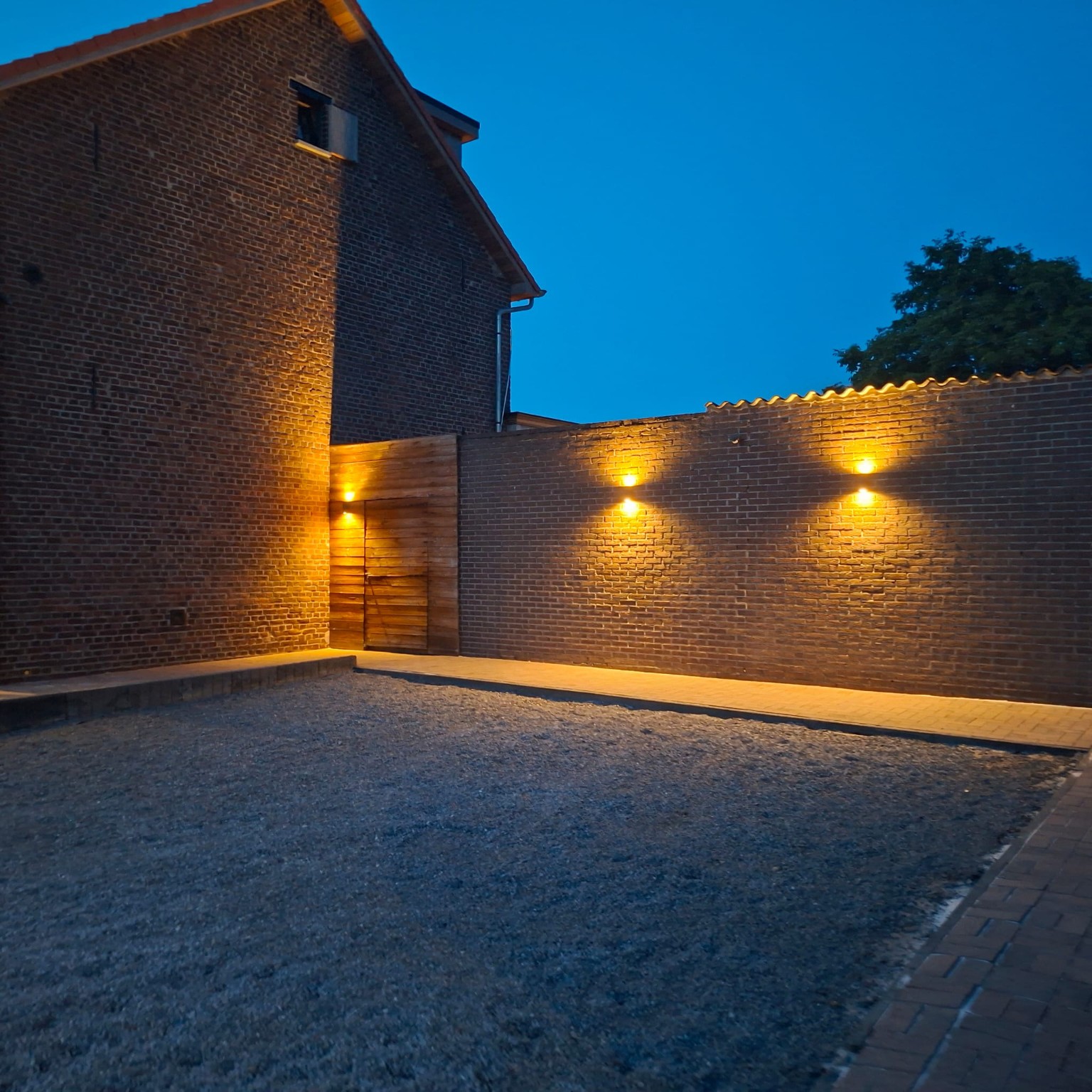Project bij avond